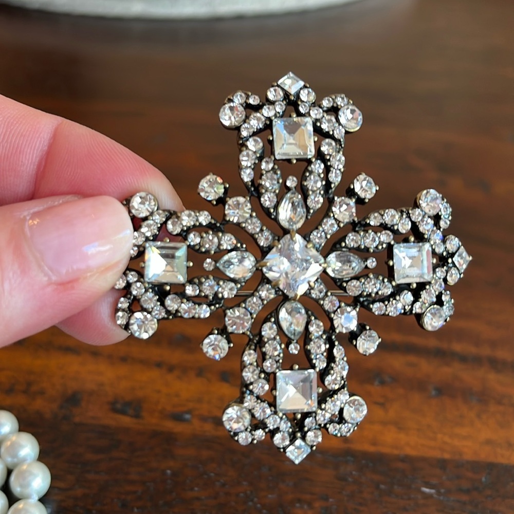 Joan Rivers Collection synthetic string of pearls with crystal brooch